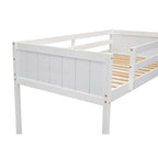 Letto rialzato basso singolo bianco con scala e barriera protettiva